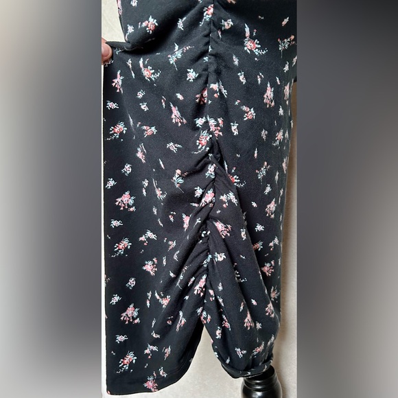 Women’s Ruched Bodycon Tee Dress - Picture 5 of 6